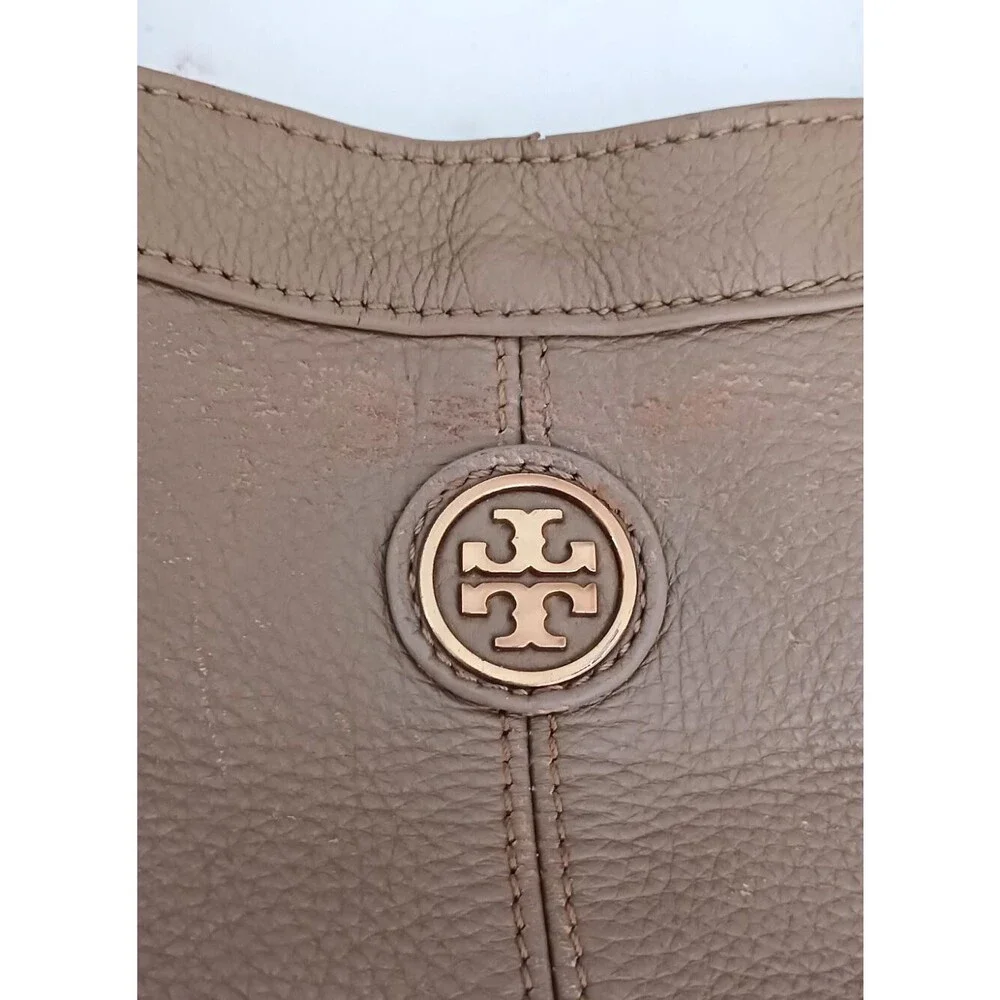 Tory Burch Dakota Lg Hobo Satchel Clay Beige Pebbled Leather Gold Logo w Dustbag